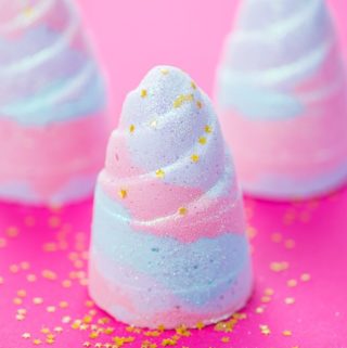 DIY-Unicorn-Bath-Bomb