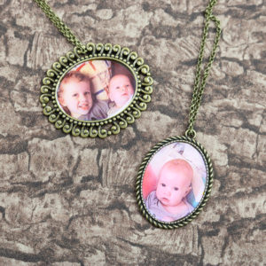 Make picture necklaces for mom this Mother's Day with a few supplies! #mothersday #mom #picture #jewelry