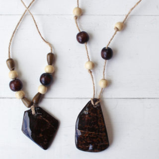 coconut shell necklace with resin (1)