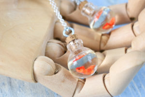 make a gold fish necklace
