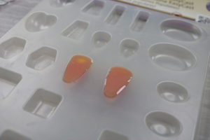 resin curing in jewelry mold