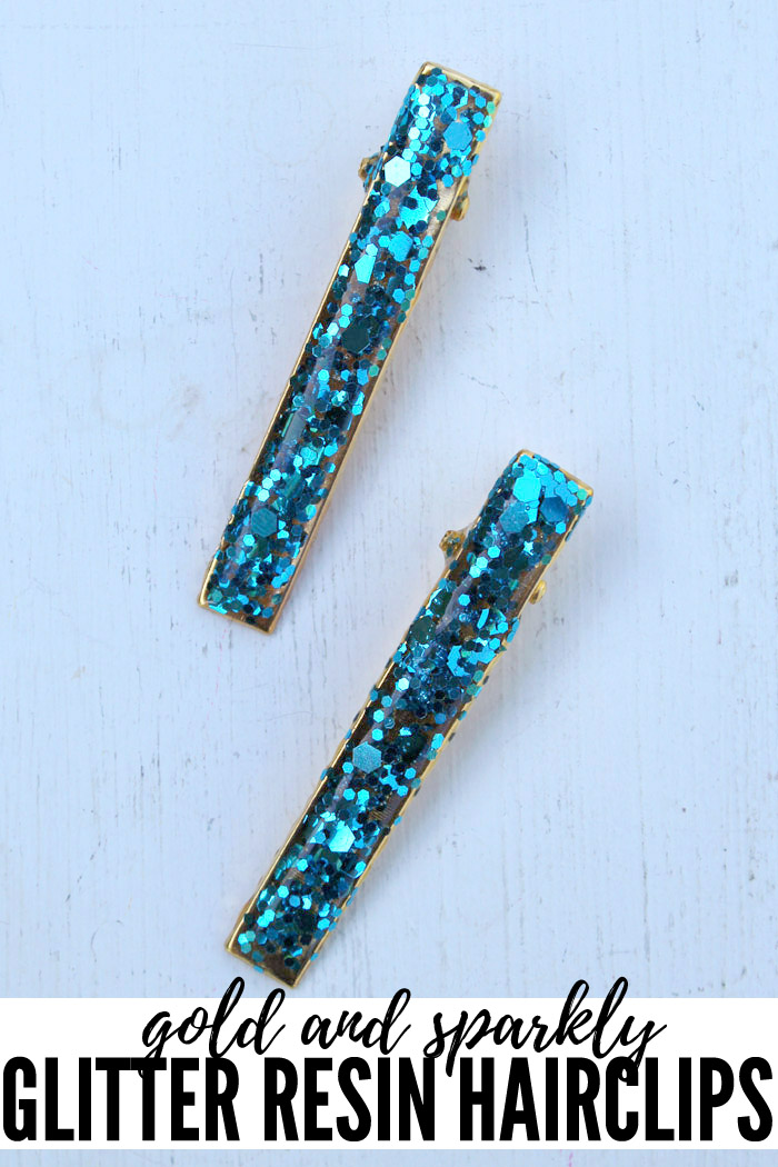 Make gold and sparkly hair clips with jewelry resin to match an outfit or for handmade gift. This unique resin craft takes just a few supplies and about 10 minutes of working time, then overnight to dry. #resincrafts #resin #resincraftsblog via @resincraftsblog