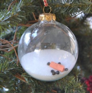 Easy-Homemade-Christmas-Idea-Melted-Snowman-Ornament-1-683x1024