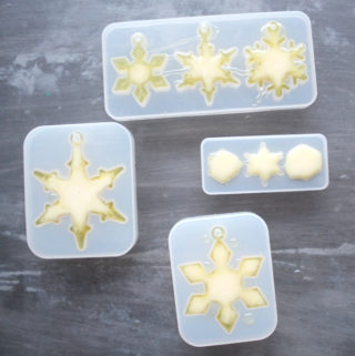 Resin snowflake fastcast frozen necklaces ornaments diy (5)