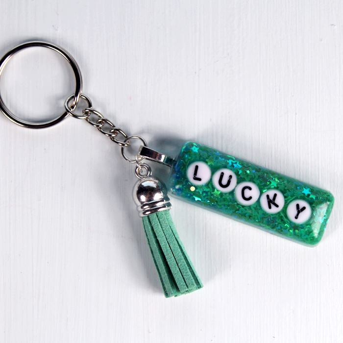 DIY Lucky Glitter Resin Keychain - Resin Crafts Blog