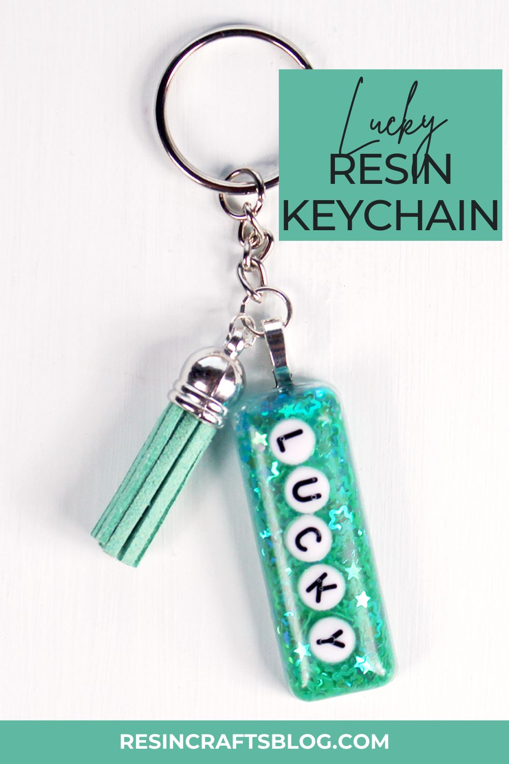 Make a lucky glitter resin keychain quickly with Amazing Clear Cast Epoxy. This cute and glittery keychain is the perfect pinch-proof accessory for St. Patricks day, or year round to make those keys unique. #resincraftsblog #resin #resincrafts via @resincraftsblog