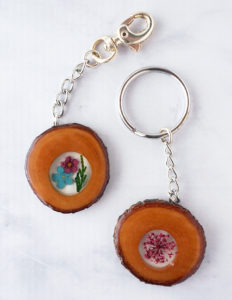 Wood Slice Flower Pendant Keychains