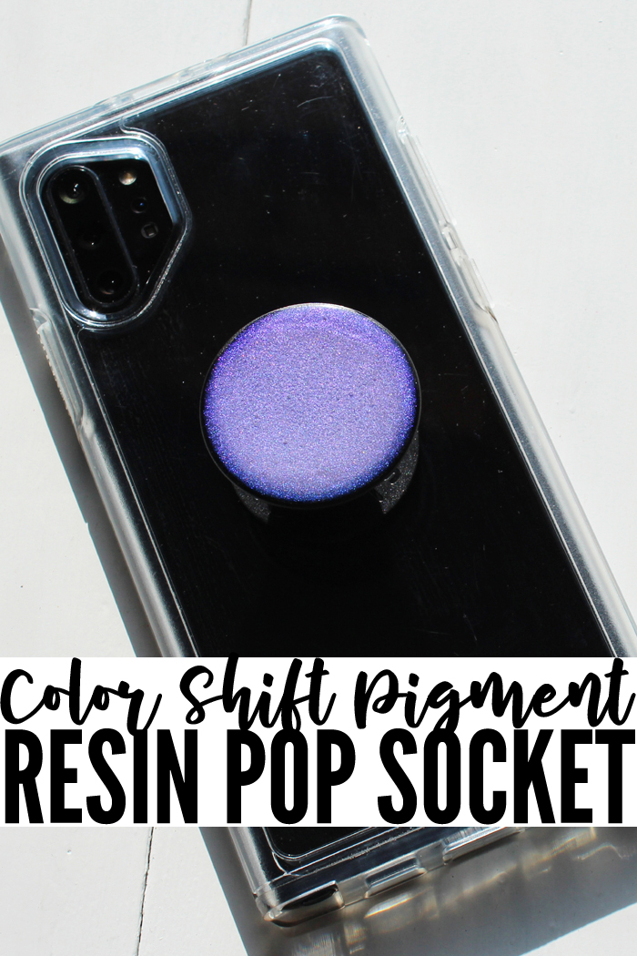 Create a customized POP Socket using color shift pigment and Envirotex Lite Pour-On High Gloss Finish in this simple resin craft. #resincraftsblog #resincrafts #resin #doodlecraft via @resincraftsblog