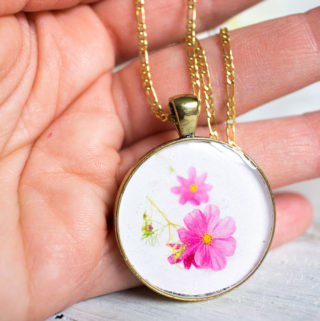 Resin-jewelry-DIY-birth-month-flower-pendant-0113.jpg