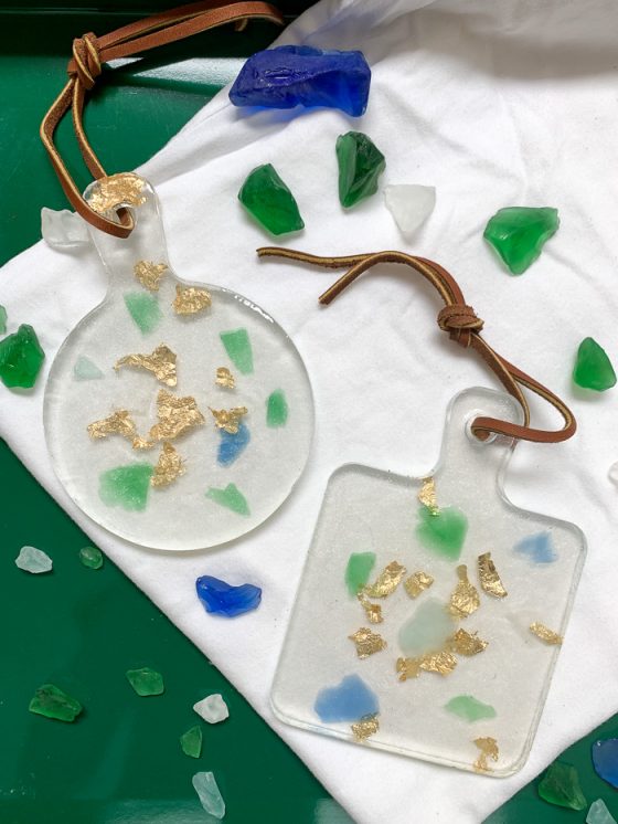 Use sea glass and gold leaf flakes to make beautiful resin trinket trays! These resin trays are beautiful and also useful. Castin' Craft clear polyester casting resin makes it easy to embed objects in resin and create lovely keepsakes like these trinket trays.