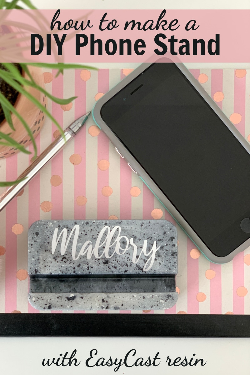 Learn how to make a DIY phone stand or phone holder with resin! This tutorial shows you a great beginner resin craft.  Everyone needs a phone stand! via @resincraftsblog