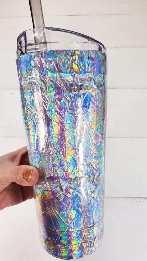Make the coolest iridescent resin tumbler in just a few minutes, plus drying/curing time! This shiny tumbler is perfect for staying hydrated, mixed drinks or as the perfect handmade gift. 