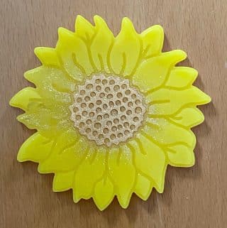 How-To-Make-Beautiful-DIY-Resin-Sunflower-Craft-12.jpg