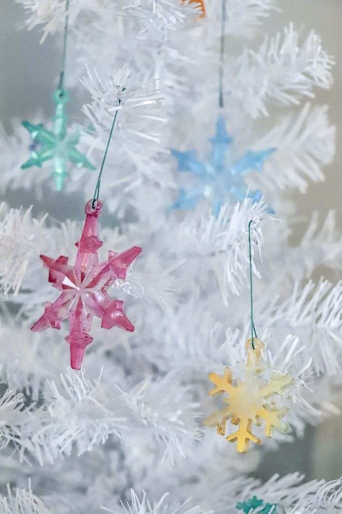 resin snowflakes with mica powder