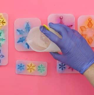 pouring promise epoxy for resin snowflakes