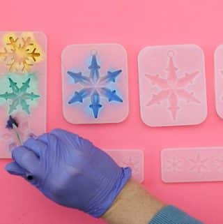 making resin snowflakes