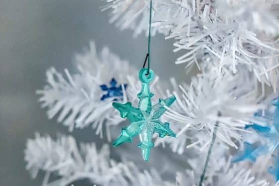 How to Make DIY Resin Snowflakes