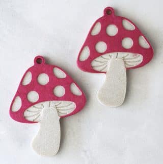 Mushroom-Earrings-Demold