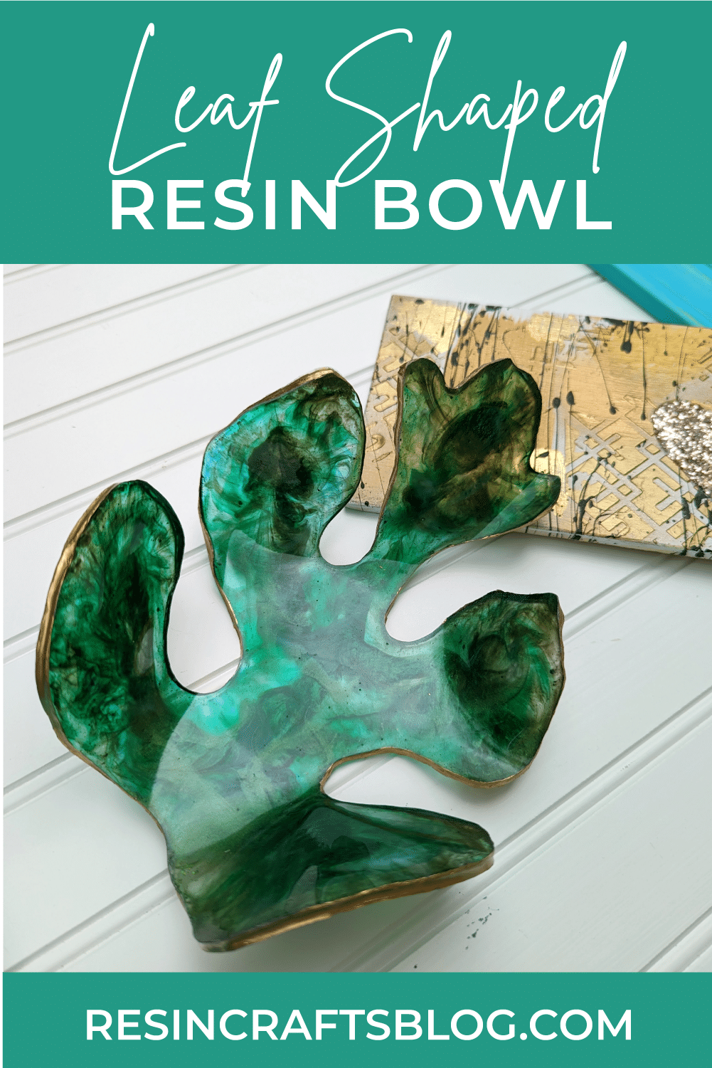 Learn how to use a mold putty and then clear epoxy to make a leaf-shaped resin bowl. Finish the edges with gold for a unique and fancy look. via @resincraftsblog