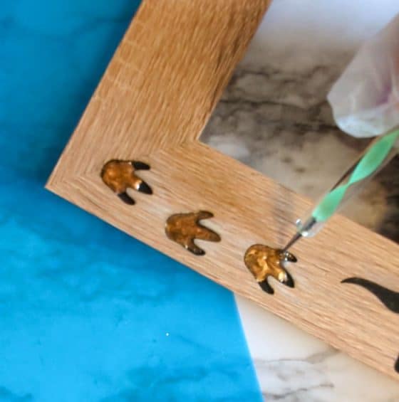 decorate frame with resin