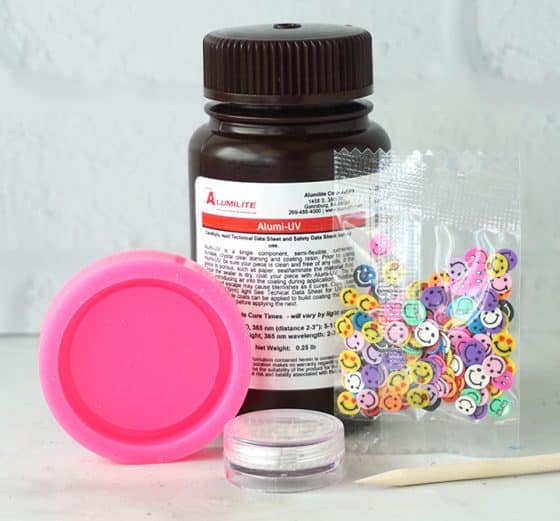 "Happy" Resin Shaker Keychain Supplies