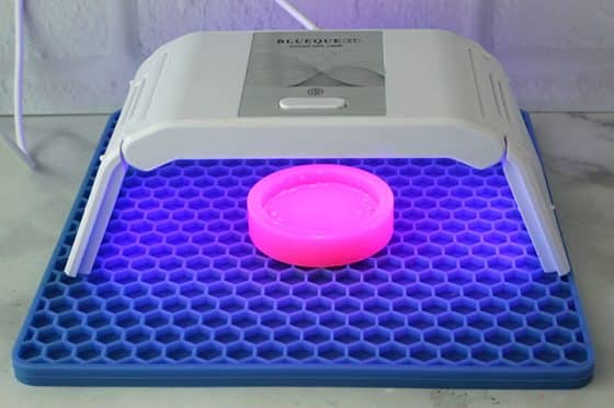 UV light with shaker mold
